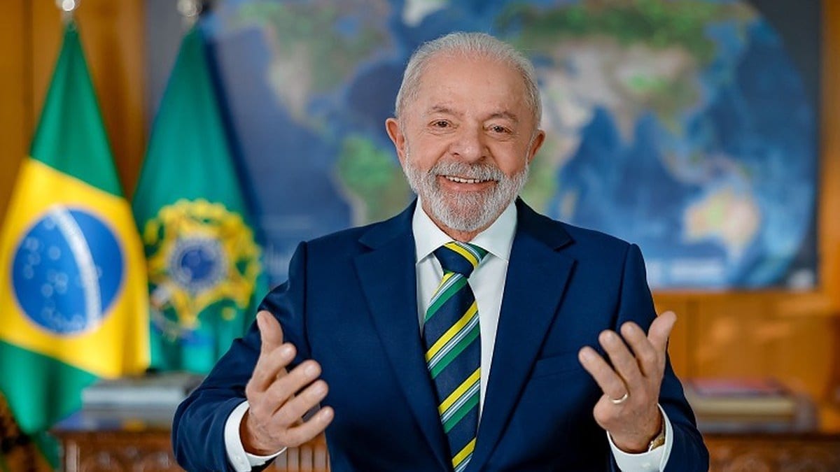 “Pacote de bondades”: a 10 dias do segundo turno, Lula anuncia PEC do passe livre nos fins de semana
