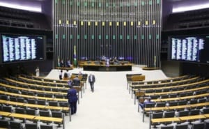 Câmara tem metade de reeleitos e consolida guinada à direita com recordes