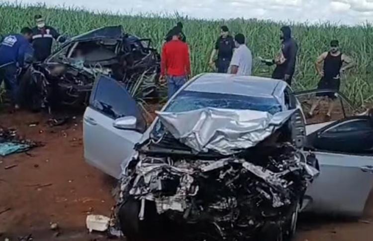 Colisão entre carros mata mãe e filho em rodovia entre Pontal e o distrito de Cândia