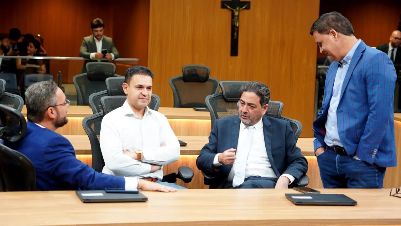 Grupo de deputados quer fim da reeleição para maior alternância na direção da Alego