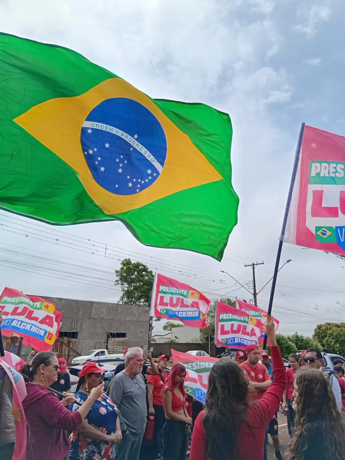 Cidades no Paraná têm atos pela reeleição de Lula, às vésperas do segundo turno