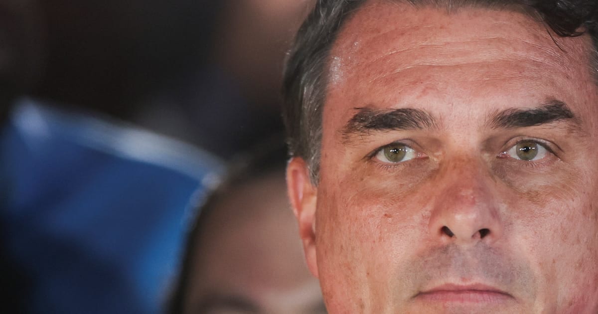 Flávio Bolsonaro foi para os EUA, dizem aliado do senador e fonte do governo norte-americano à Reuters