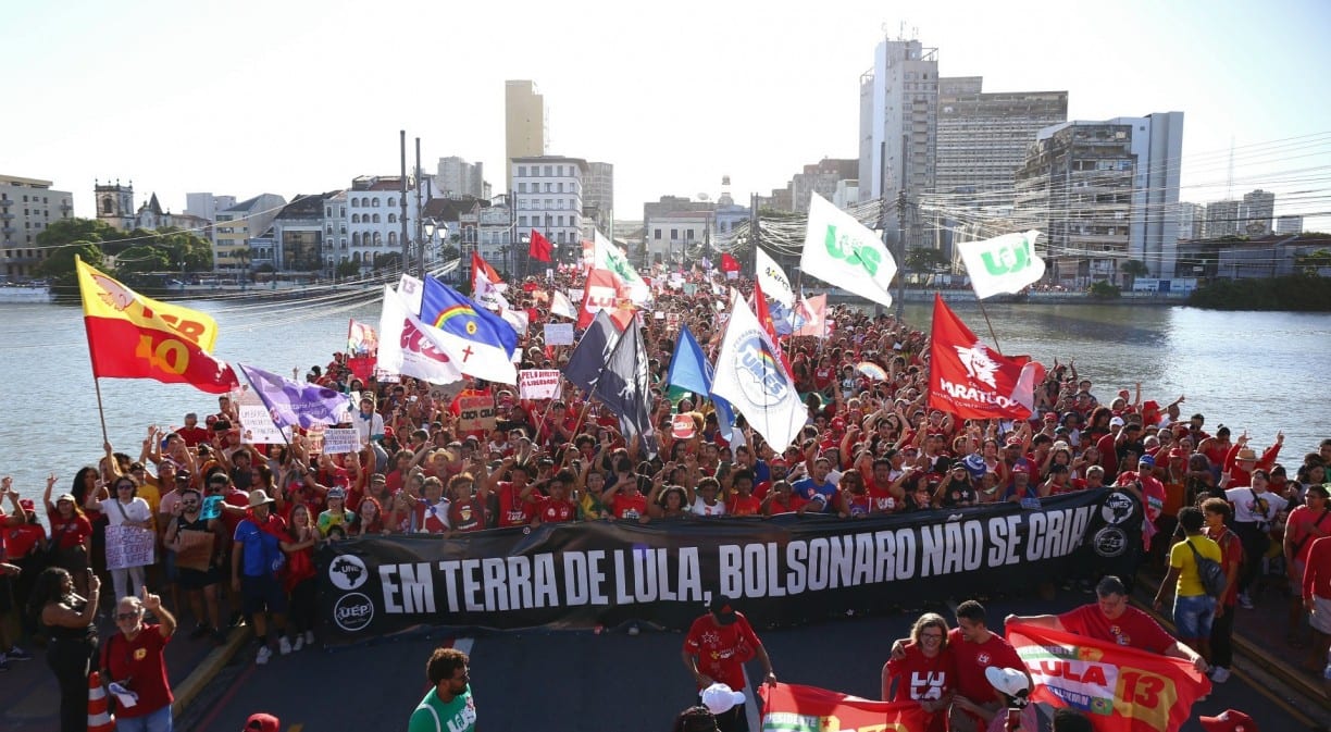 Com mobilizações em capitais do País, Lula faz aceno a jovens e promete revolução tecnológica