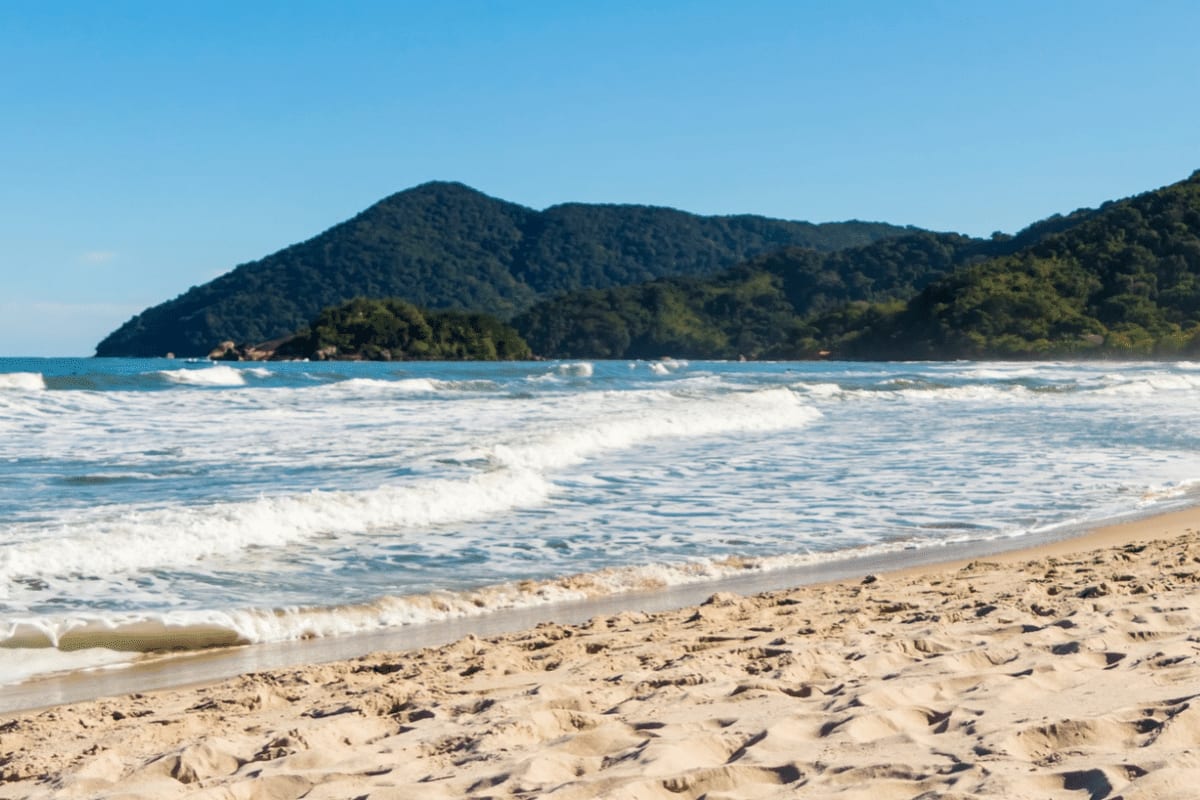 Taxa ambiental no Guarujá: cobrança pode chegar a R$145 por dia em 2027