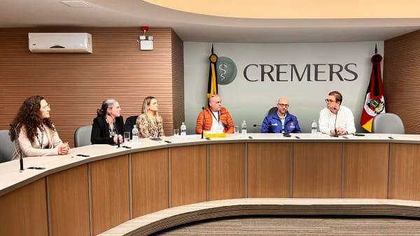 Cremers se reúne com Secretaria de Saúde e Vigilância Sanitária de Porto Alegre para tratar da emissão de receitas azuis