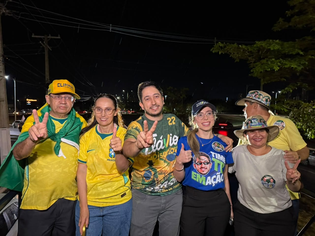 Eli Borges faz carreata com a família em Palmas e recebe apoio da população