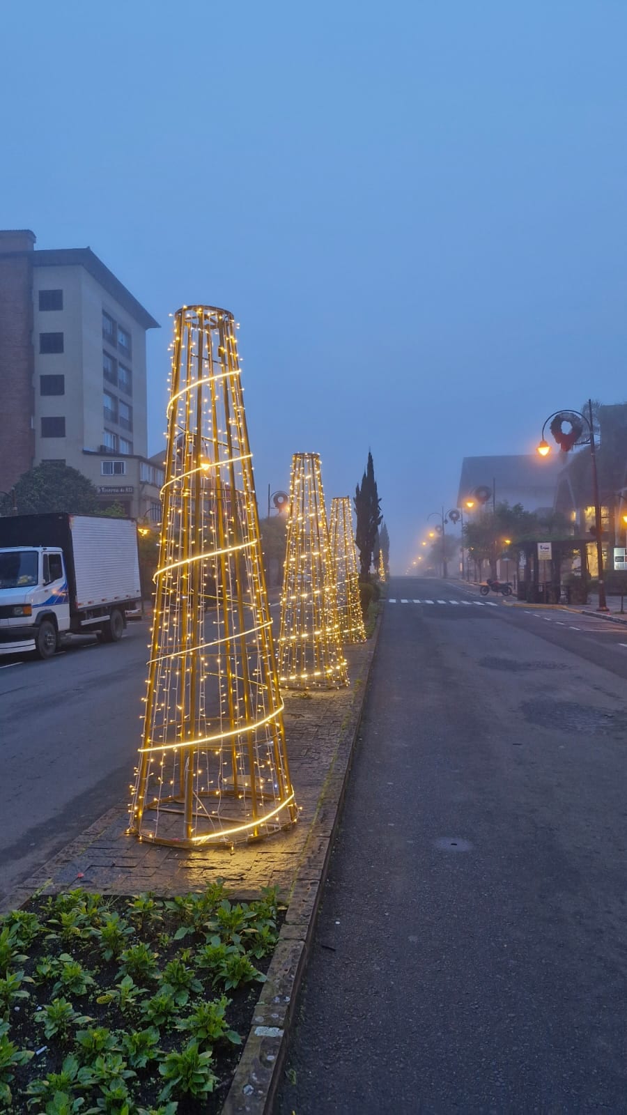 Decoração do Natal Luz em Gramado segue incompleta a dois dias da abertura