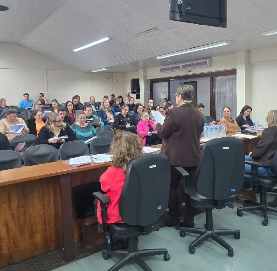 SMEd de Ijuí orienta comissões organizadoras das escolas sobre processo de escolha de diretores
