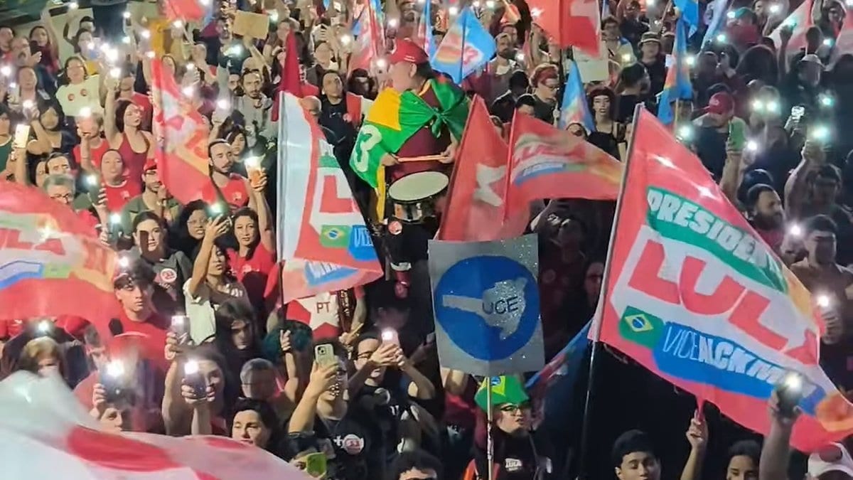 “Tem mais gente que na Oktoberfest”, diz Décio Lima sobre ato pró-Lula em Blumenau