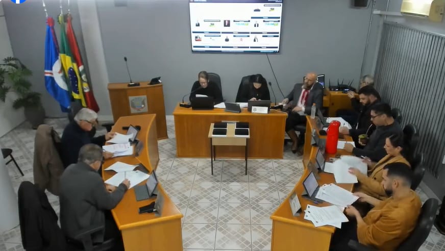 Vereador Claudir pede retirada imediata de resíduos após obras