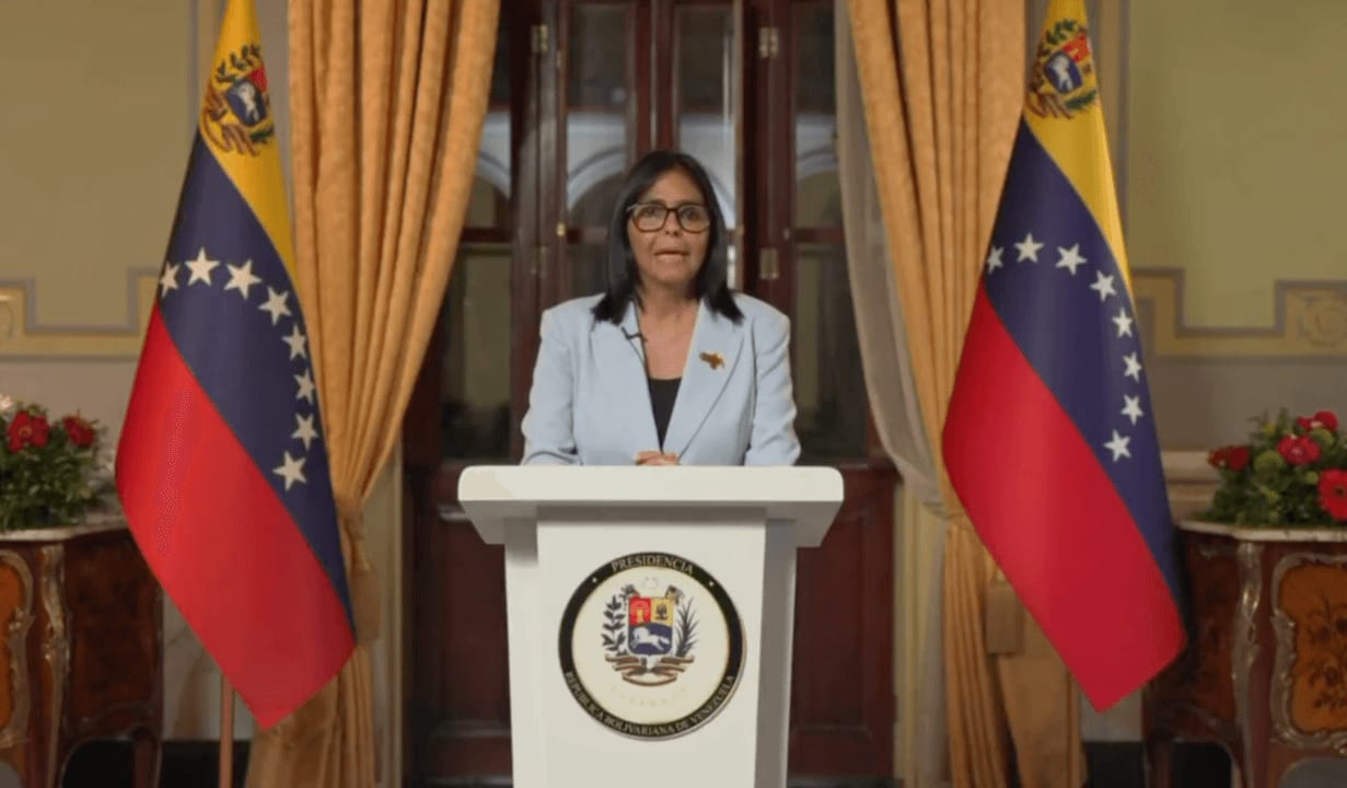 Venezuela contradiz Trump e diz manter controle do petróleo