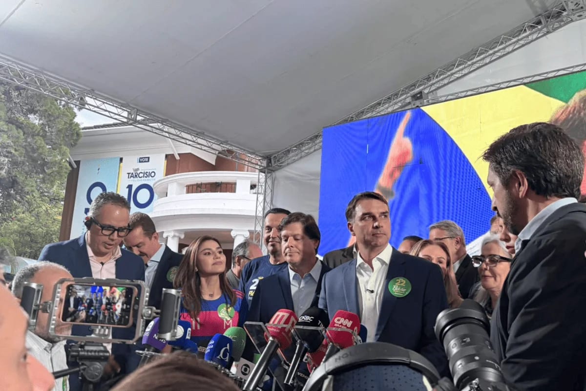 O medo de Flávio ao fugir dos debates escancara seu despreparo