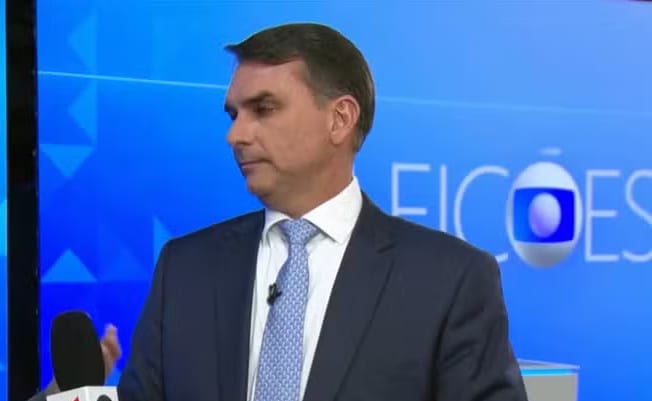 Em entrevista depois do debate, Flávio Bolsonaro afirma que quer órgãos ambientais sem "travas ideológicas"
