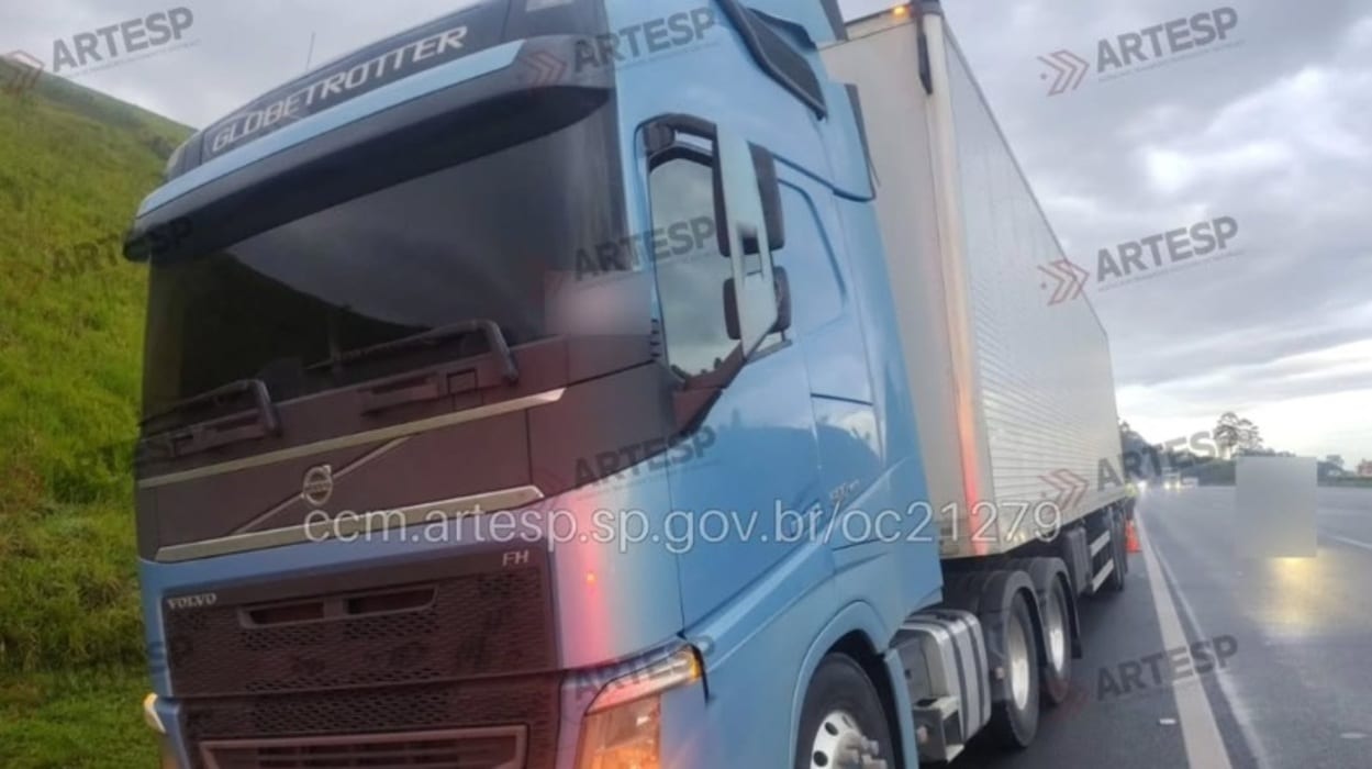 Pedestre morre após ser atingido por carreta na Rodovia dos Imigrantes, em Diadema