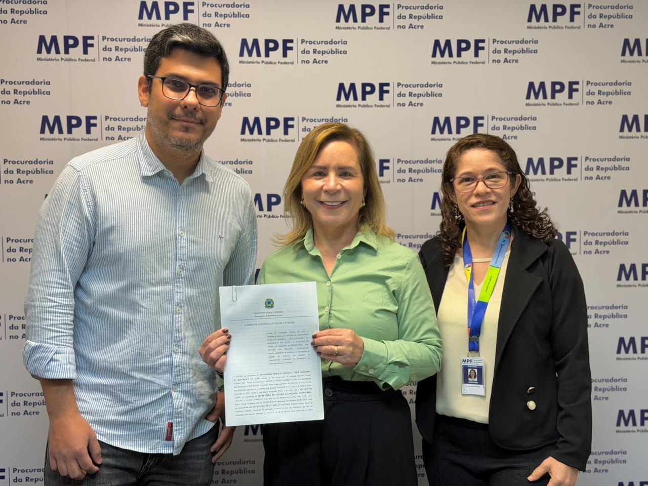 MPF/AC firma acordo para contratação de mulheres vítimas de violência doméstica