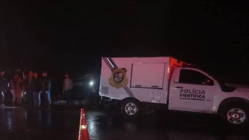Acidente entre Uno e carreta na PR-466 mata motorista de 75 anos