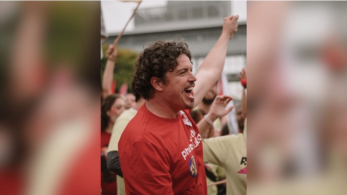 ‘A vitória chegou pelas mãos de vocês’: Marquito atribui reeleição de Lula à militância em Florianópolis