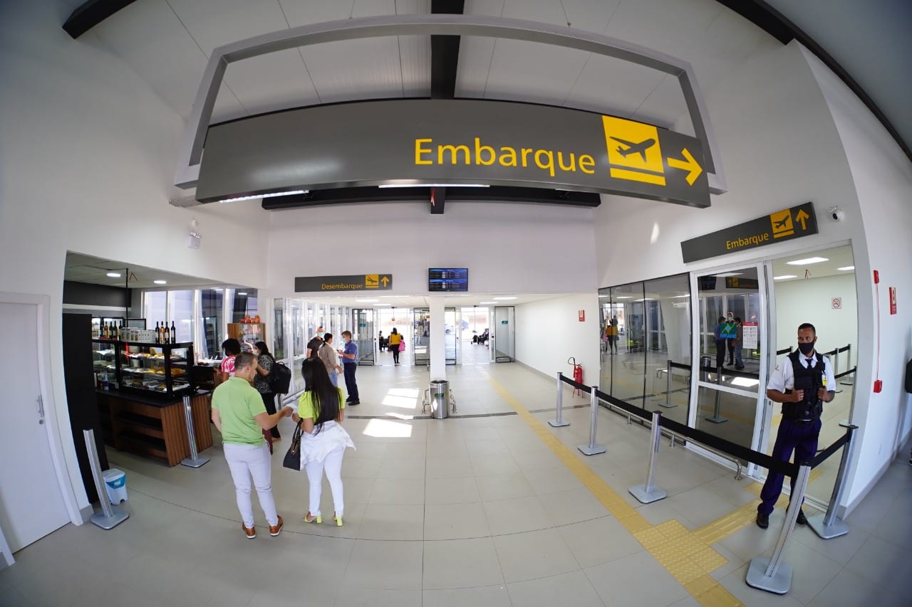 2 milhões de passageiros devem passar por aeroportos do país durante feriadão de finados