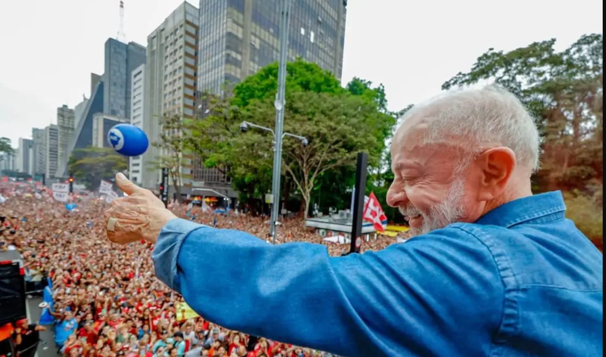 Em ato na Paulista, Lula convoca militância a dialogar com abstencionistas para o 2º turno