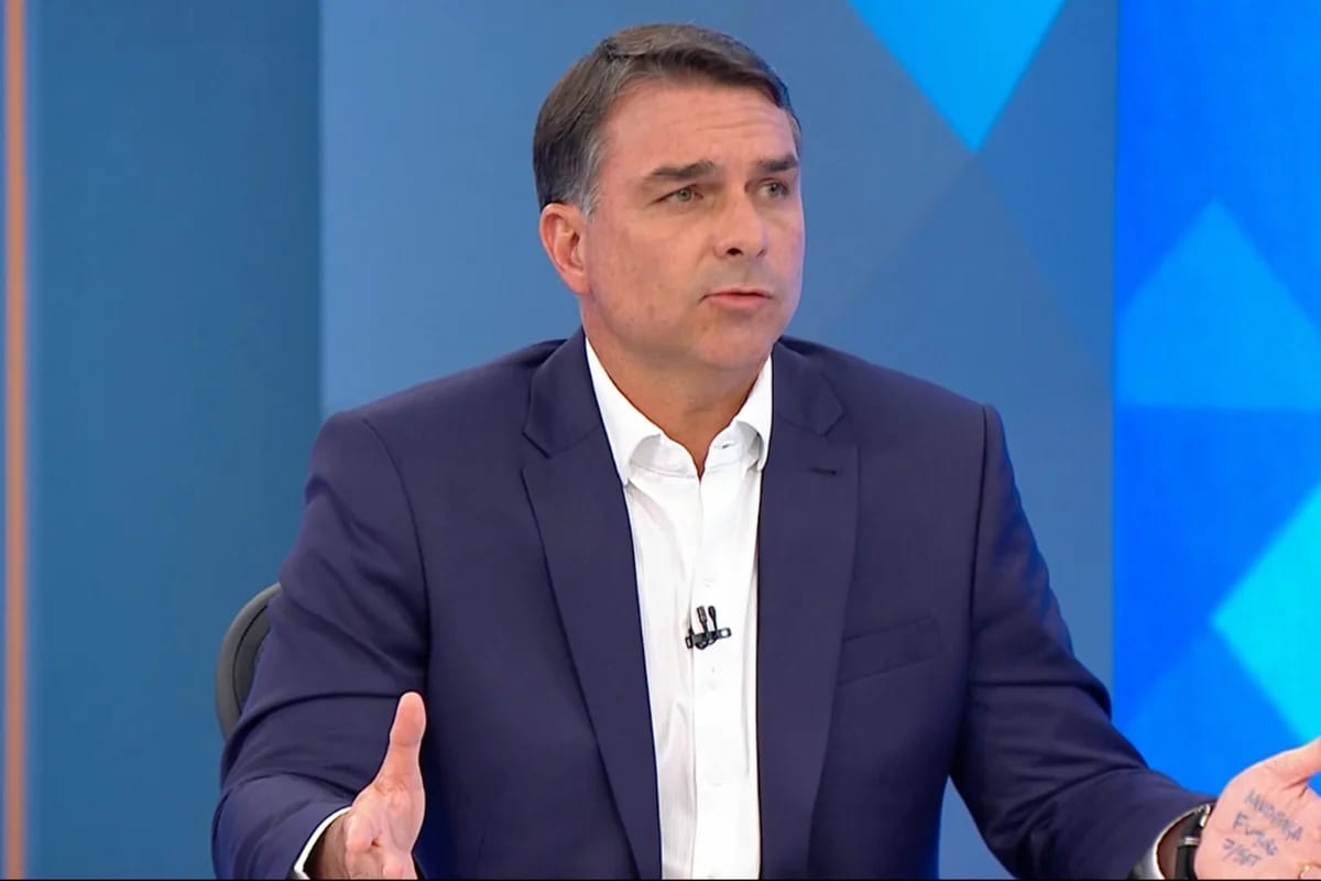 Flávio é aconselhado a não ir para debate da Band por questões de agenda