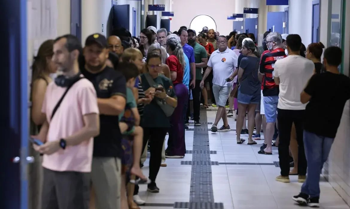 Não está com o título de eleitor? Saiba quais documentos permitem votar neste domingo (25)