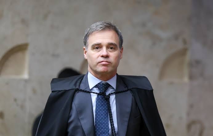 PT pede à PGR para tirar Mendonça da relatoria do caso Master no STF