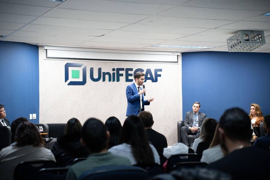 Aula magna debate o papel do Legislativo na UniFECAF