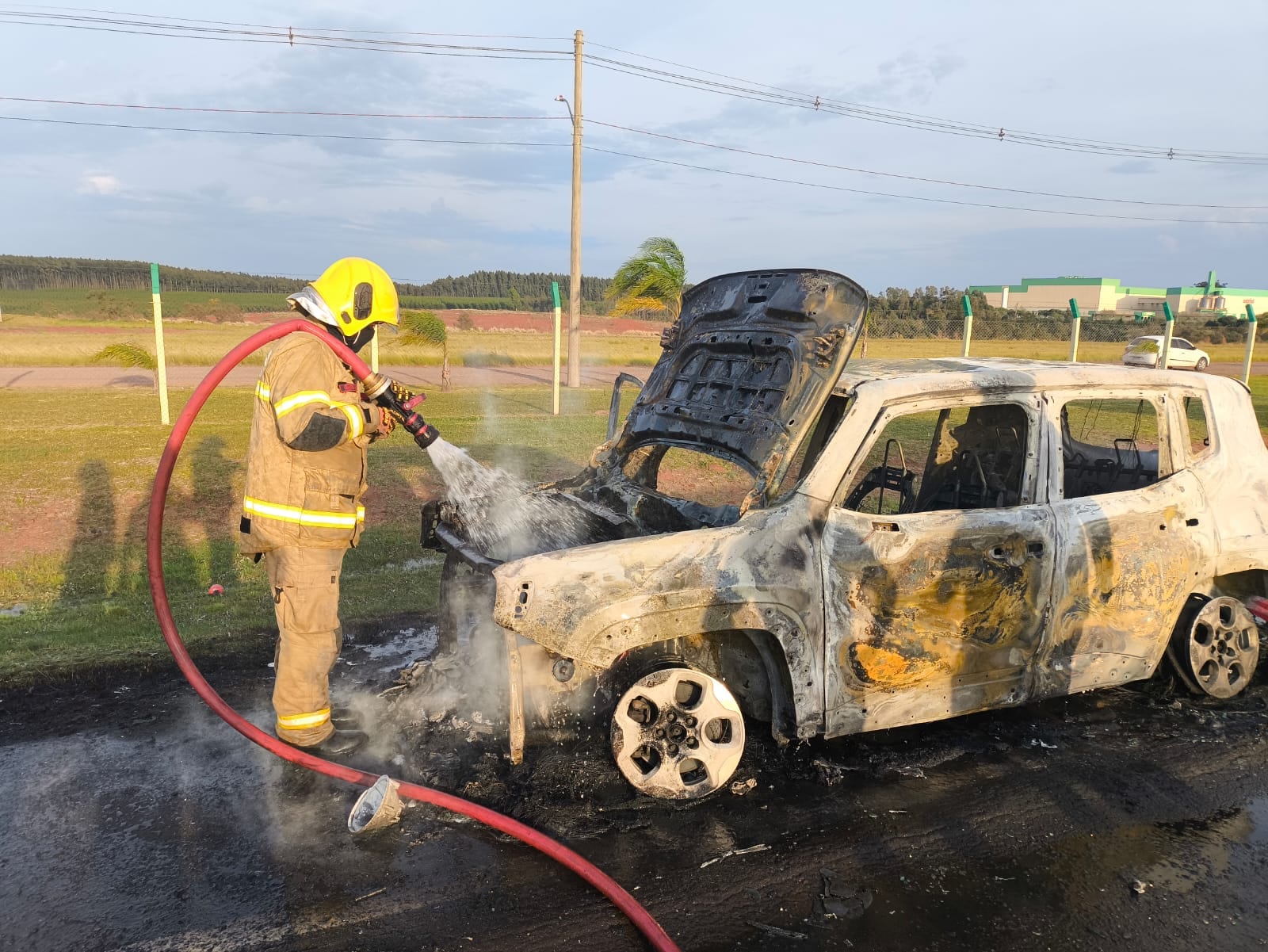 Veículo pega fogo na RS-142 entre Carazinho e Não-Me-Toque