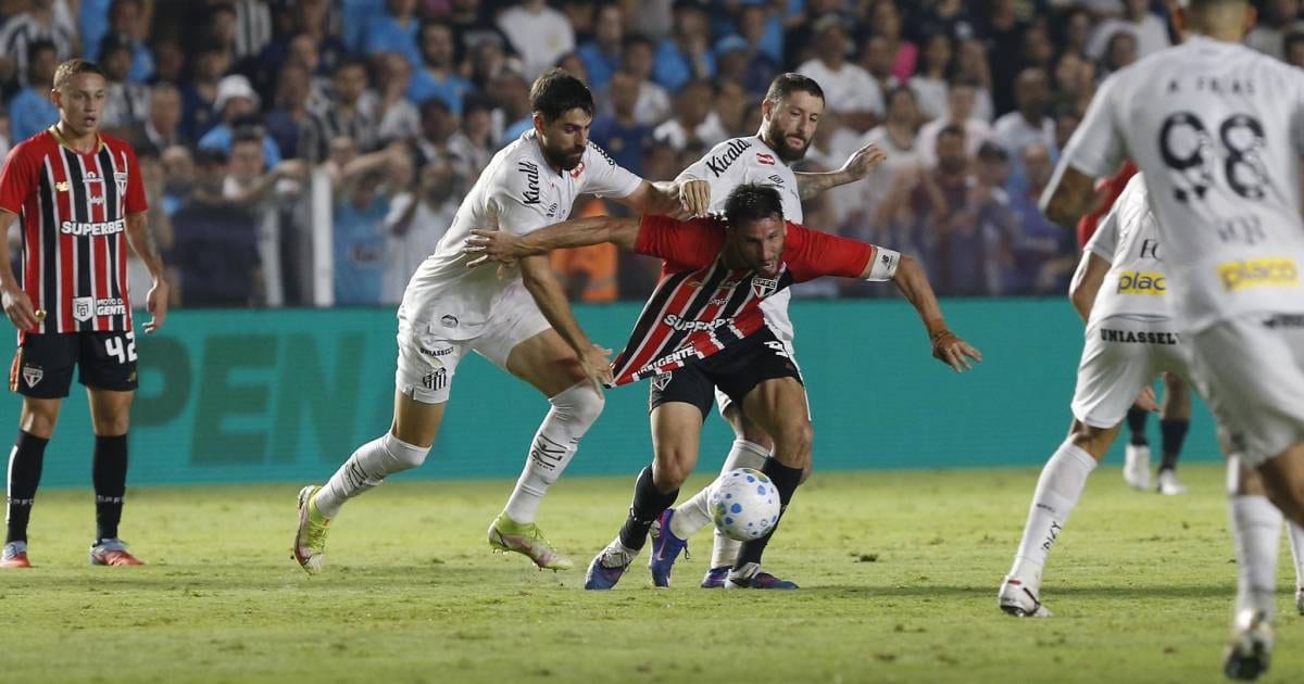 Empresas de apostas fazem protesto nas placas durante jogos do Brasileirão