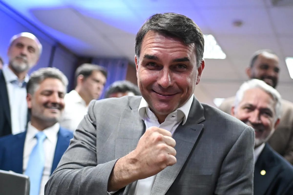 Flávio sai do isolamento e atrai apoio de 4 partidos na largada do 2º turno