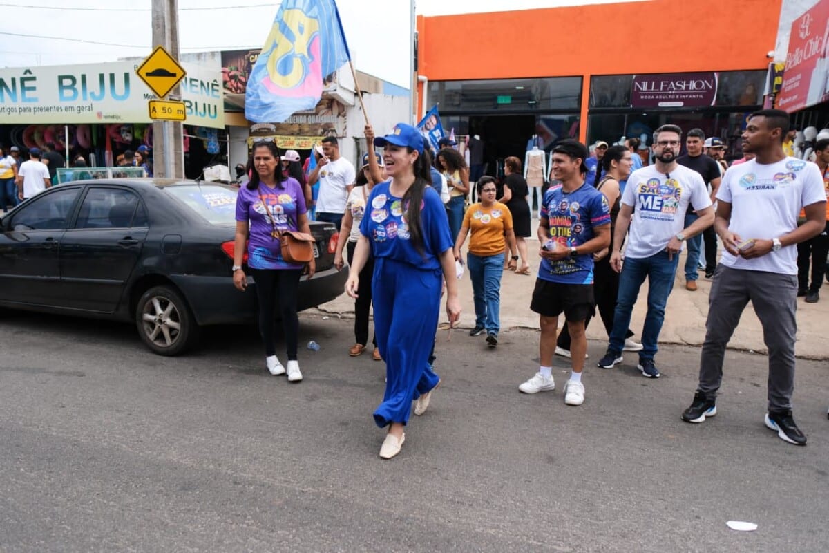 Cinthia Ribeiro destaca iluminação, moradia e regularização em agenda em Palmas