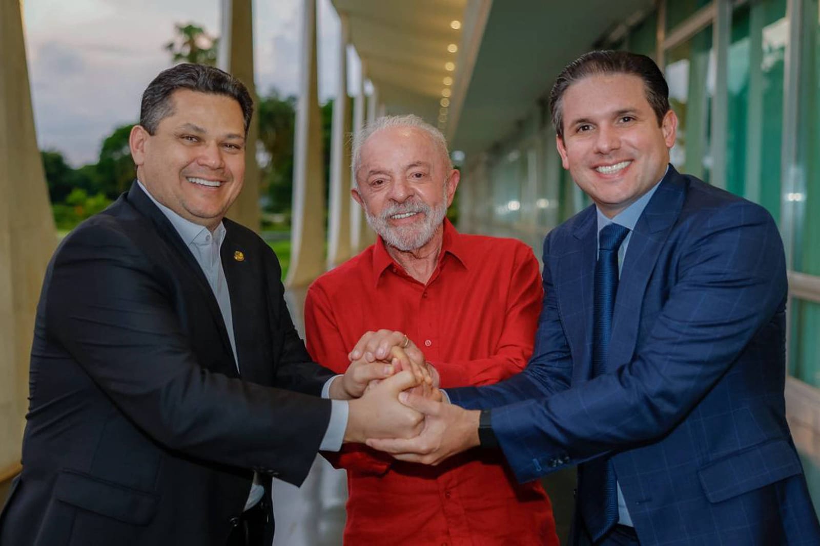 País deu recados ao governo e à oposição