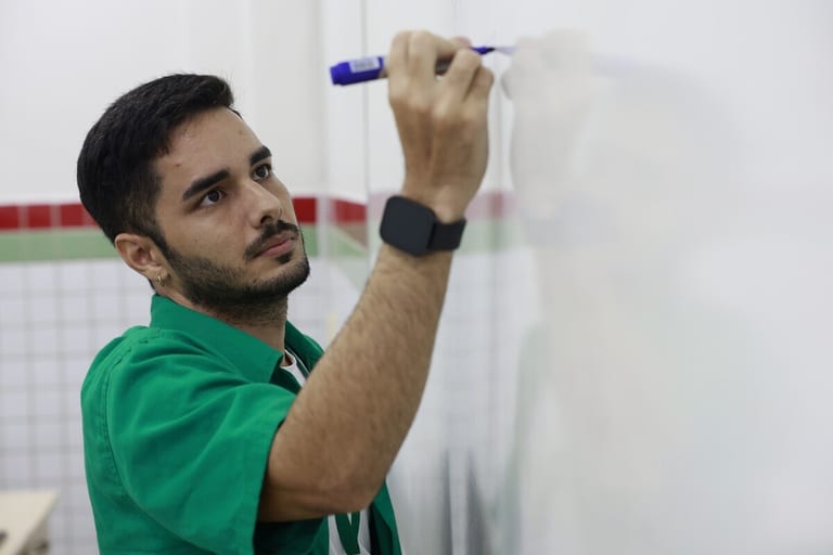 Confira o passo a passo para solicitar a carteira nacional do docente