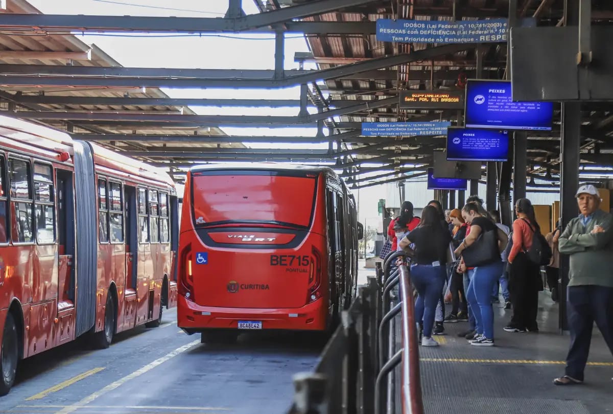 TCE-PR suspende licitação dos ônibus de Curitiba