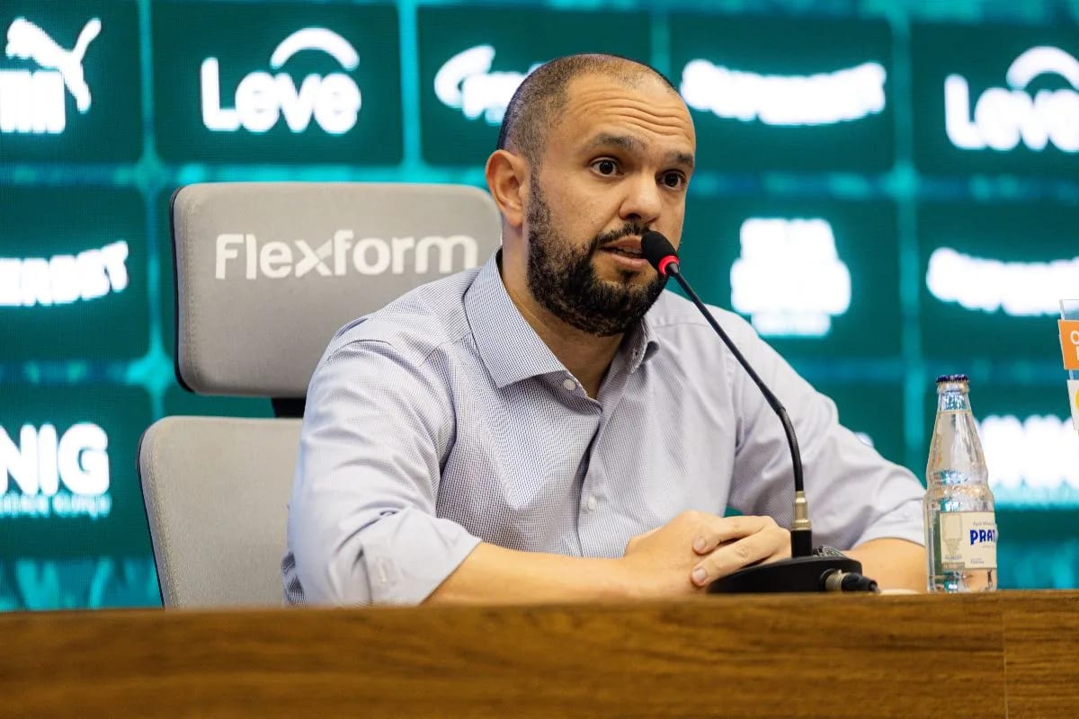 “A arbitragem foi um lixo, uma m'”: presidente do Fluminense critica juiz após derrota no clássico