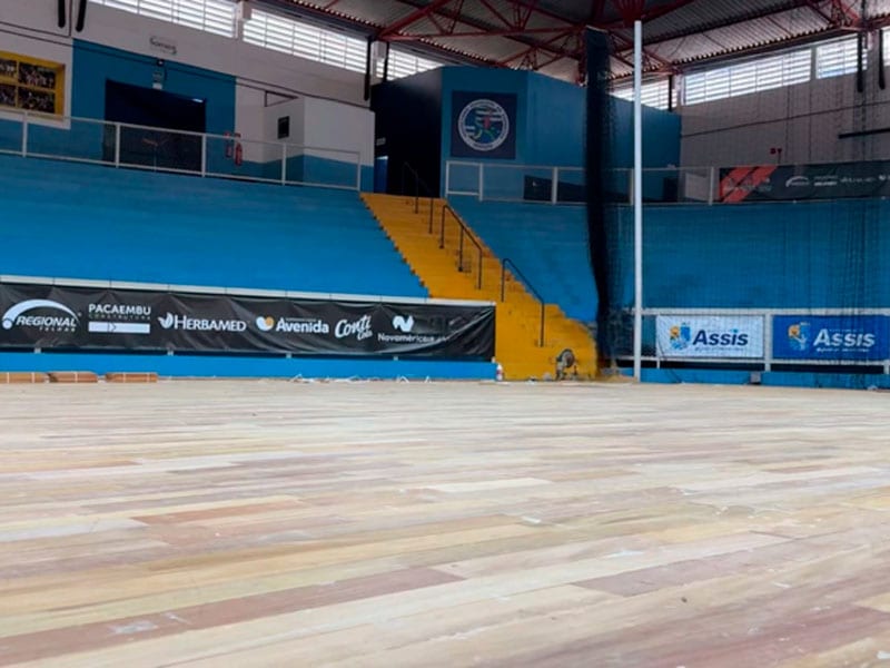 Câmara cobra reparos no telhado do Ginásio Jairão para preservar piso de mais de R$ 500 mil