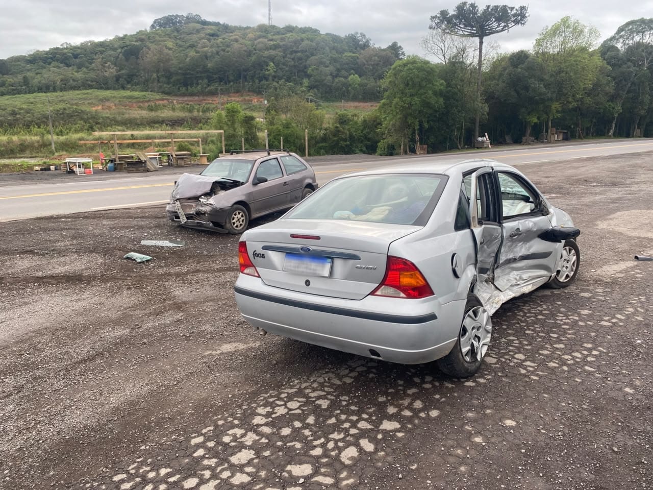 Acidente entre dois veículos deixa uma pessoa ferida na RSC-453, em Farroupilha