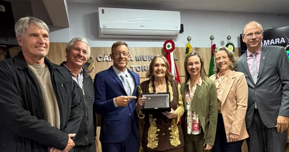 Sessão Solene da Câmara entrega títulos honorários à torrenses destacados por vereadores