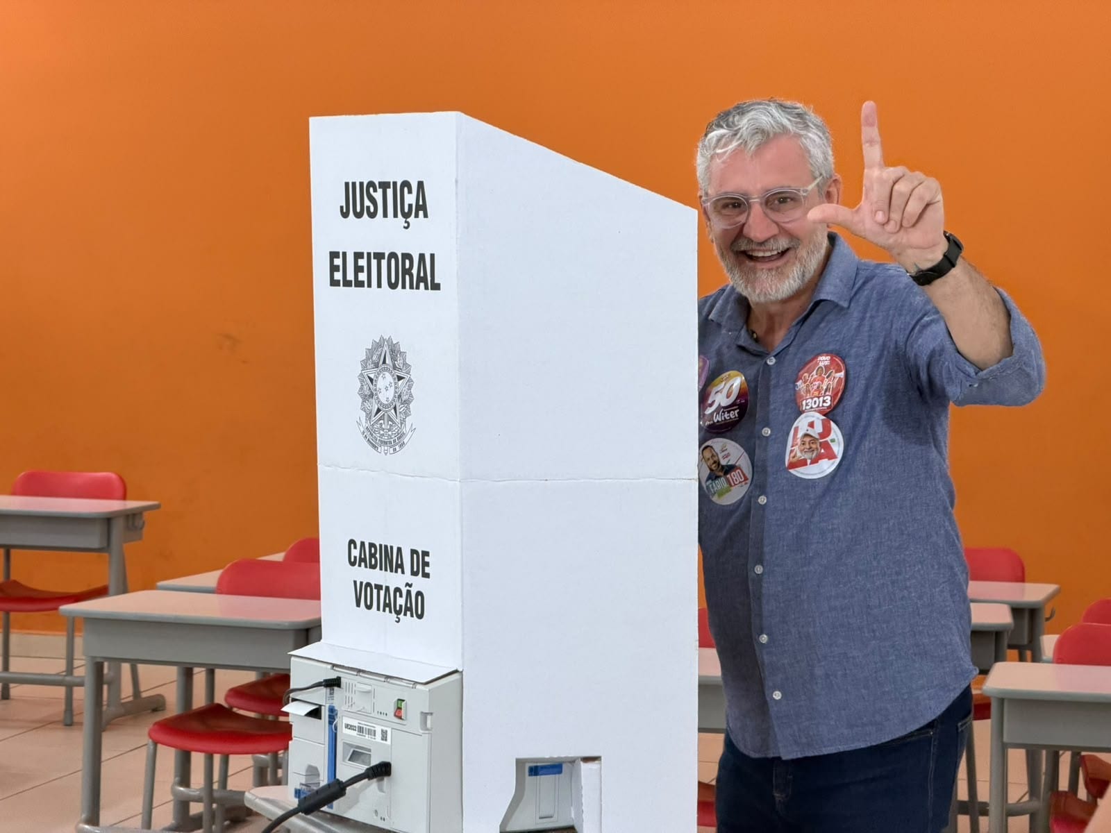 Prof. Witer Naves (PSOL) votou em Palmas neste domingo (4)