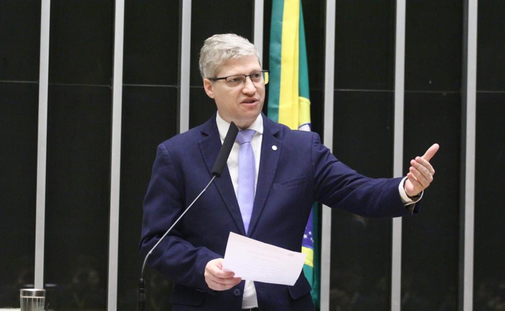 Marcel van Hattem lidera corrida pelas duas vagas do RS no Senado
