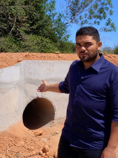 Vereador Matheus Monteiro entrega obra de manilhamento no Córrego Escondidinho