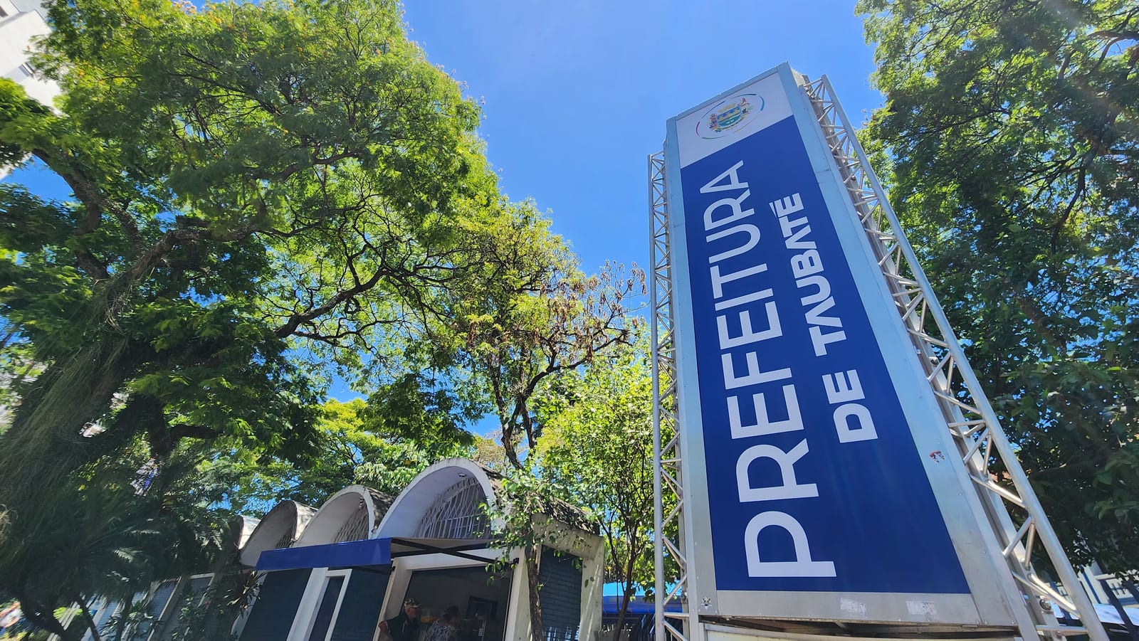 Justiça suspende lei que regulamentava pagamento de adicional aos servidores de Taubaté; entenda