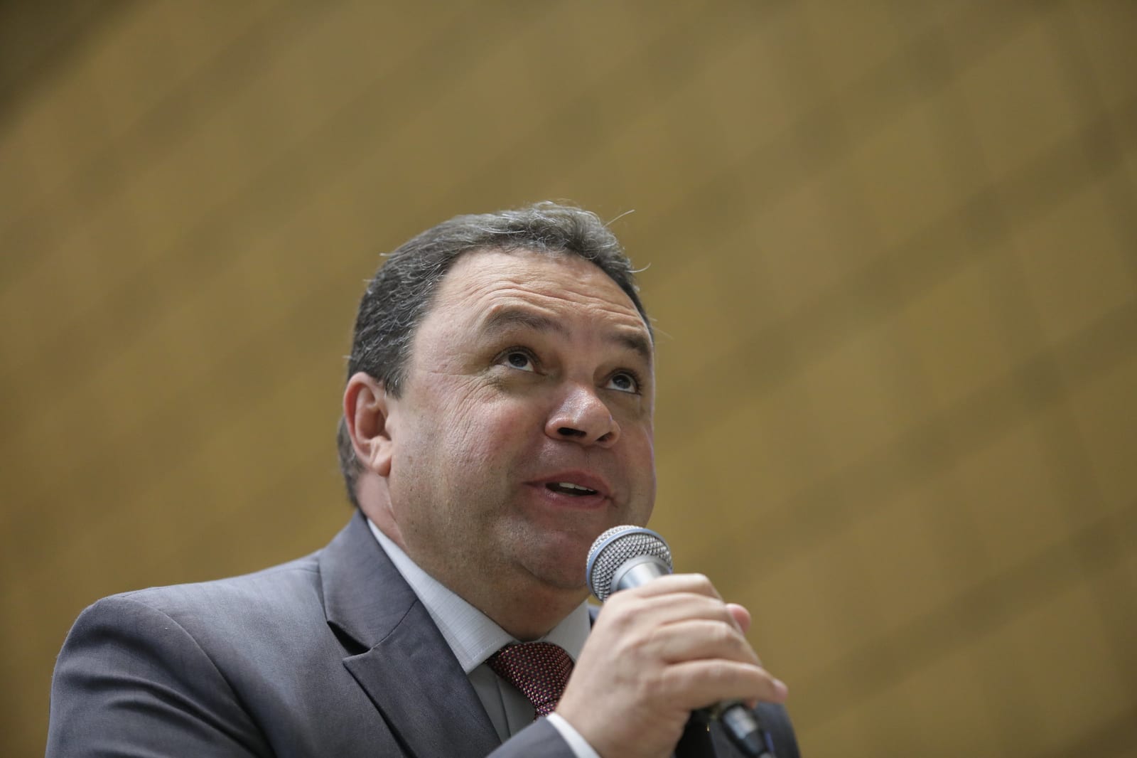 Vereadores exigem explicação sobre R$ 2 milhões parados em Salesópolis