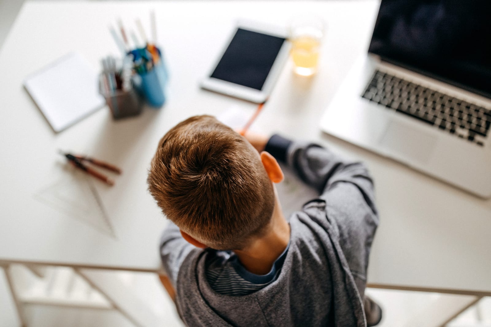 Projeto cria política para dar internet de alta velocidade a escolas públicas