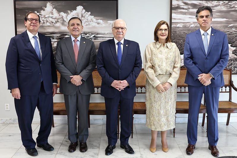 Fachin reúne presidentes dos tribunais superiores para tratar IA e previdência