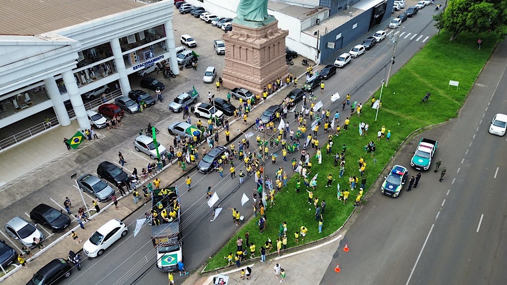 Manifestação pró-Bolsonaro reúne dezenas em Santa Bárbara