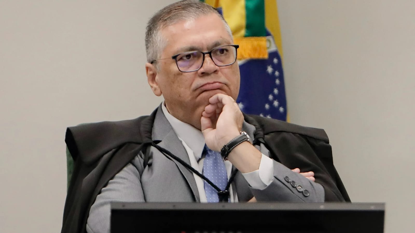 Flávio Dino defende decisões monocráticas e questiona arquivamento de inquéritos no STF