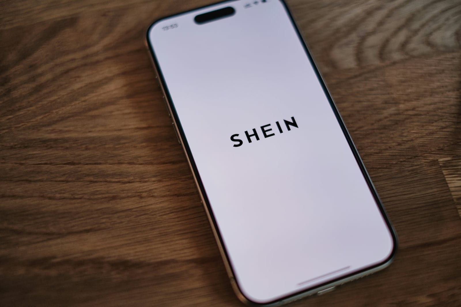 Ações da Shein caem 9% em sua estreia na Bolsa de Hong Kong