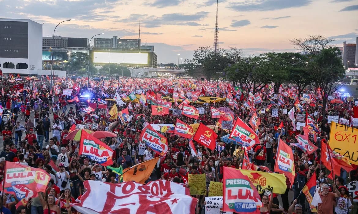 Movimentos populares do DF farão ato em apoio a Lula e à democracia neste domingo (18)