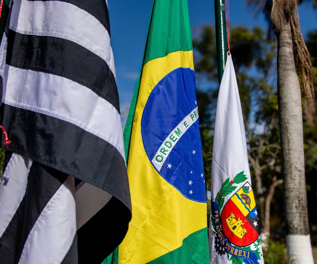 Praça do Barão de Tatuí tem cerimônia de hasteamento de bandeiras